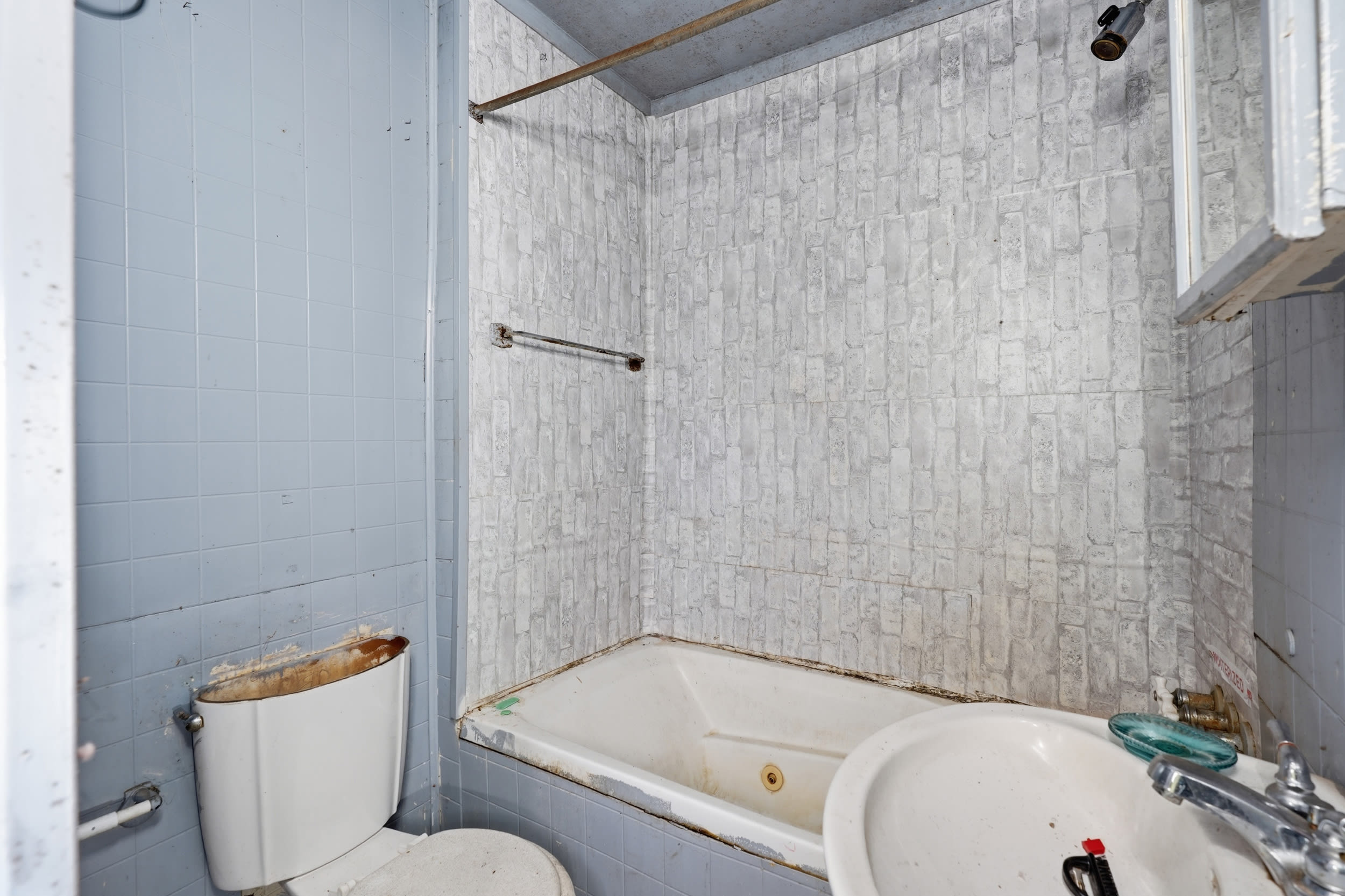 615 Macon St – photo 3