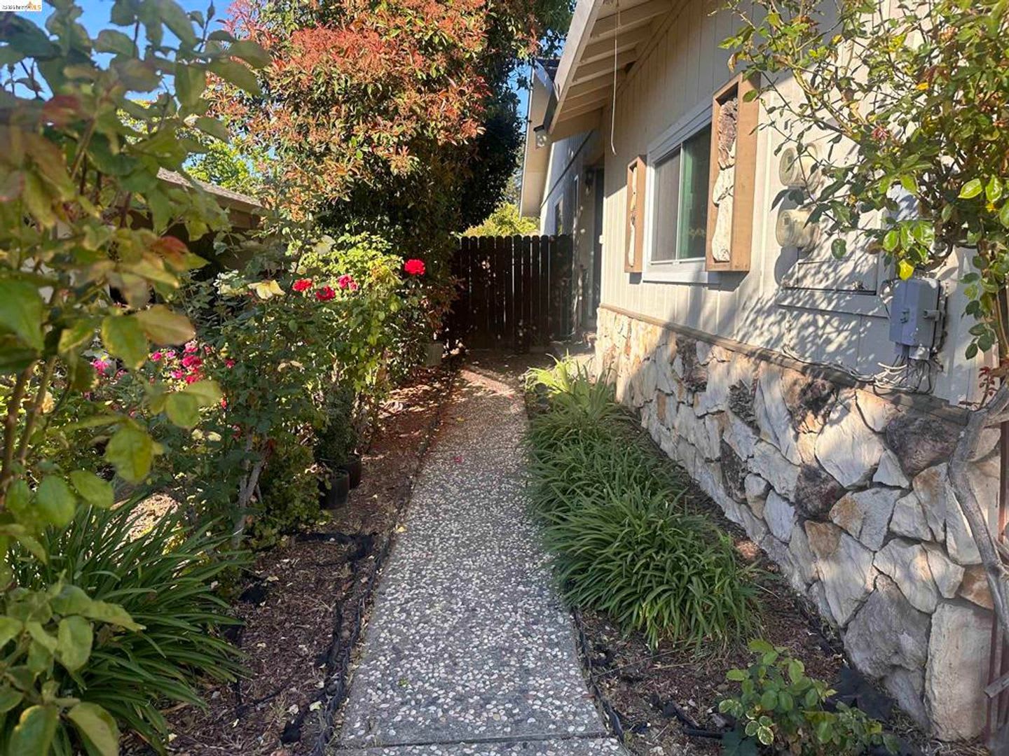 2 Bedroom 1 5 Bathroom Pleasanton Townhome Apartment – photo 2