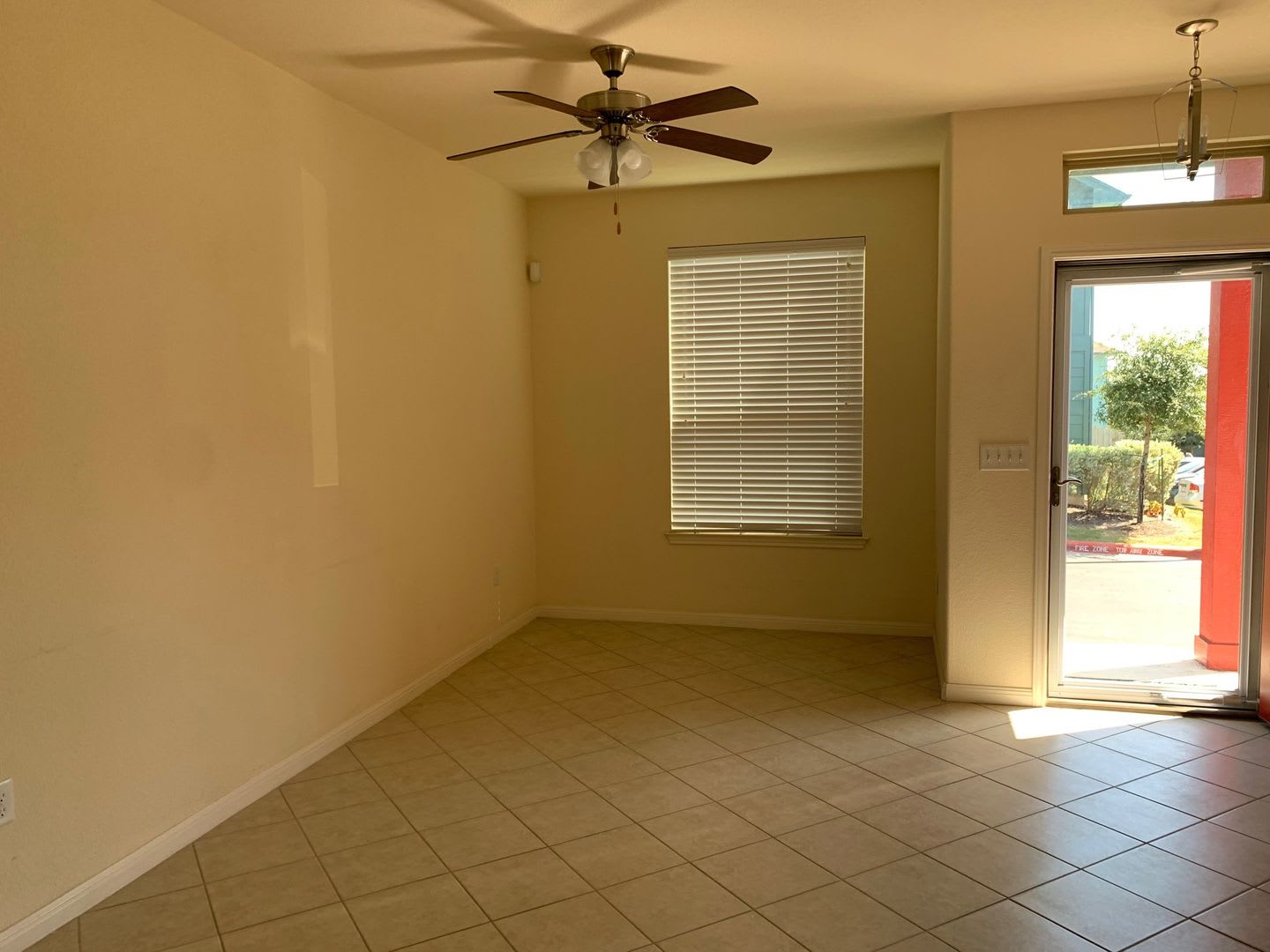 3bed/2.5 bath house in gated community – photo 2