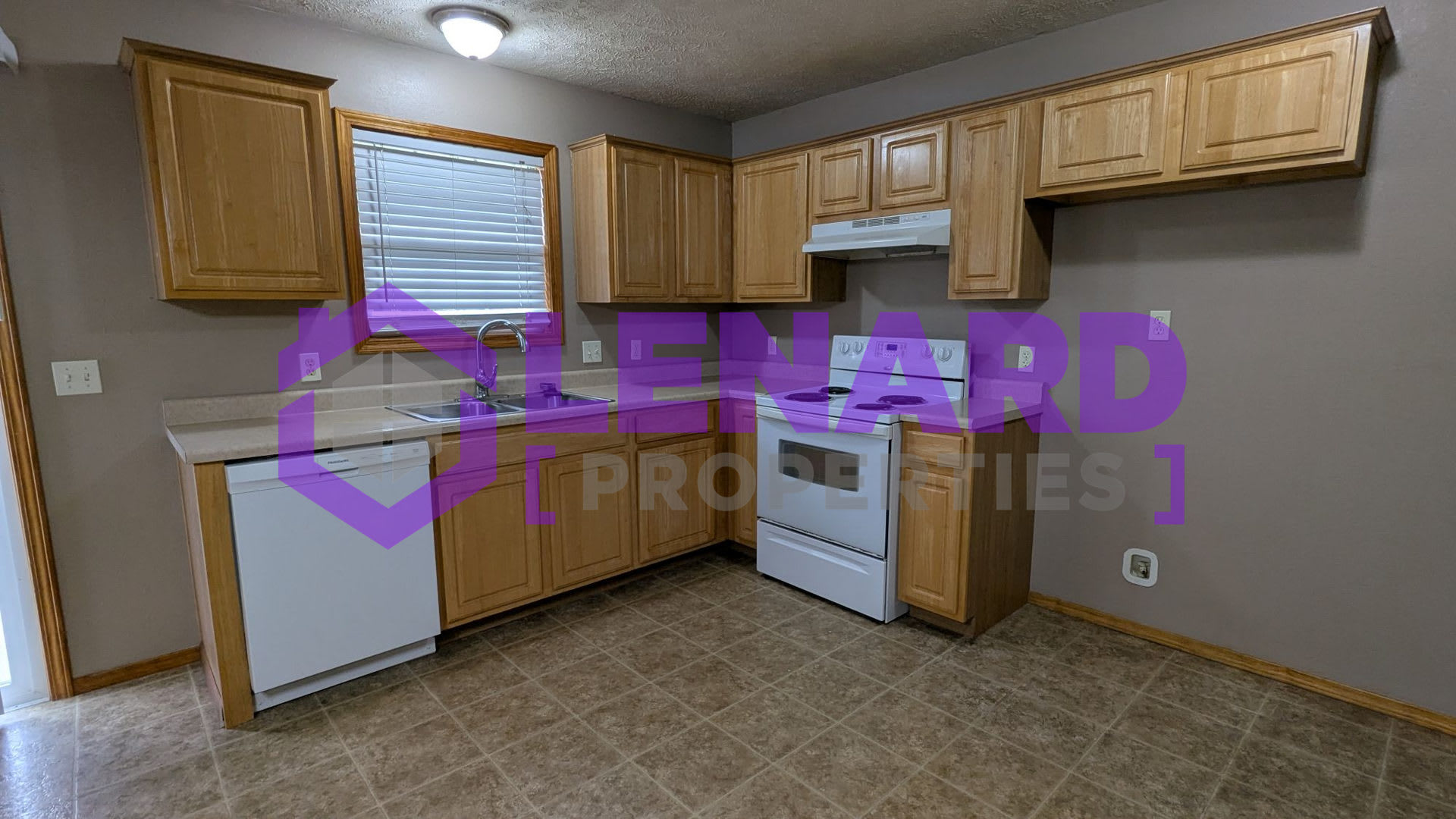 Spacious 3 Bedroom Home! – photo 4