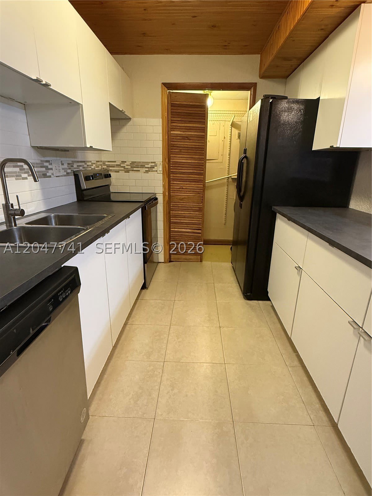120 Lakeview Dr – photo 3