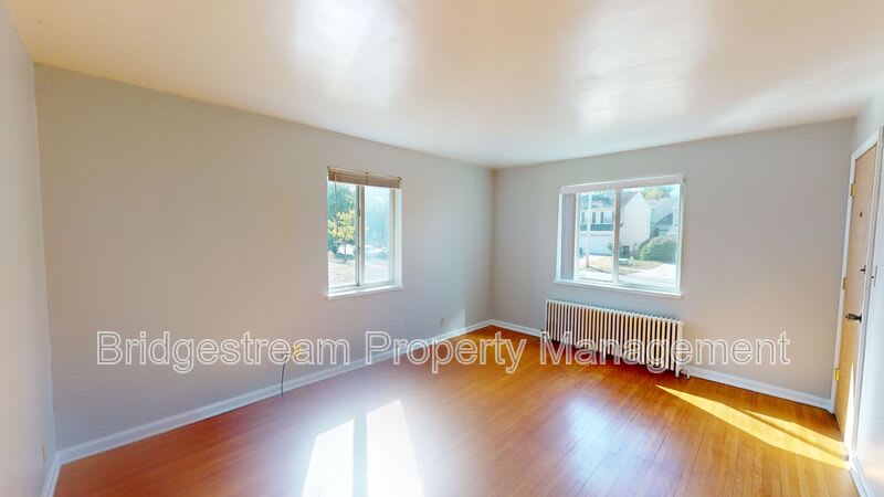 1549 Old Lane Avenue – photo 2