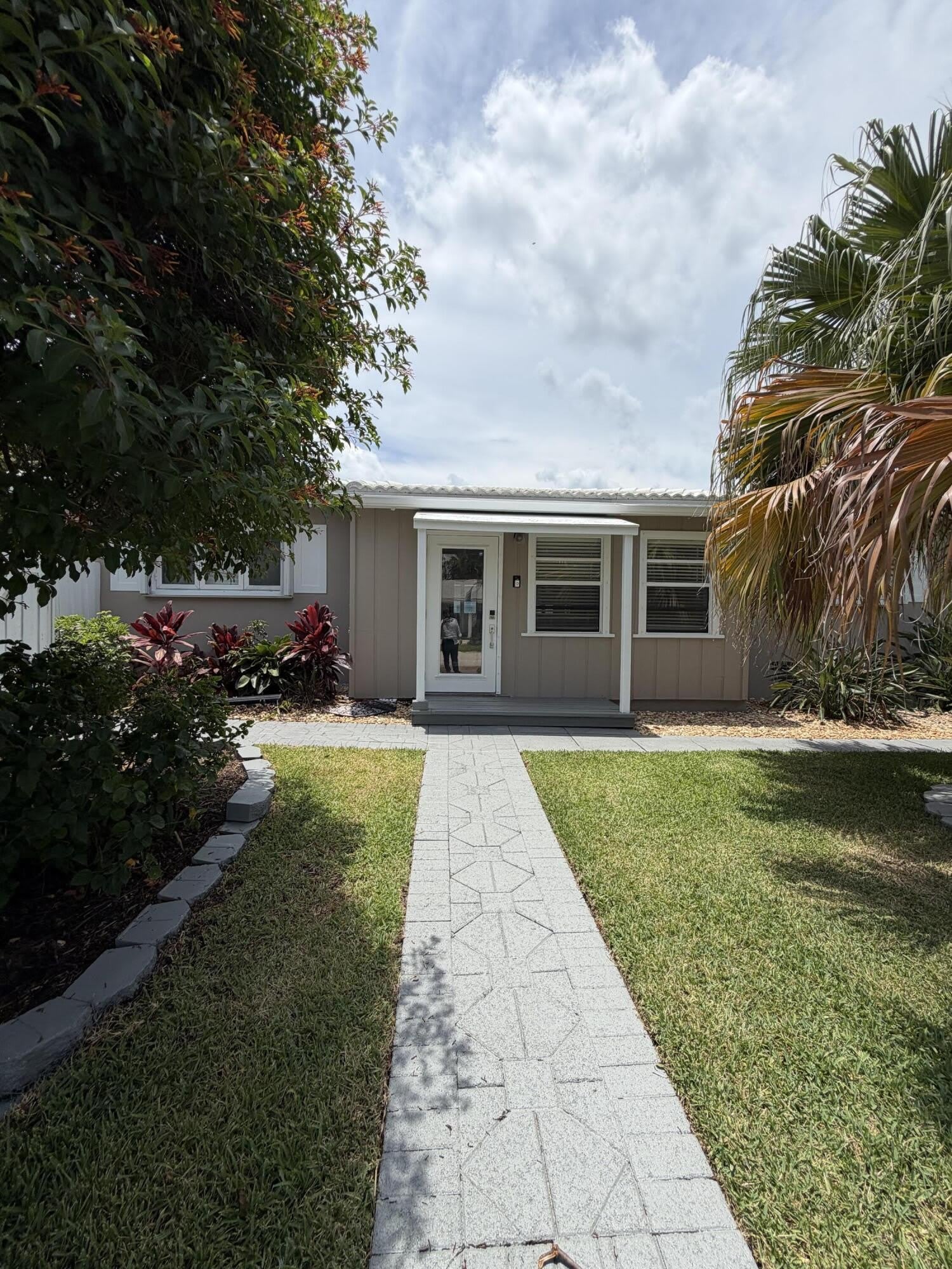 204 S Seacrest Circle – photo 4