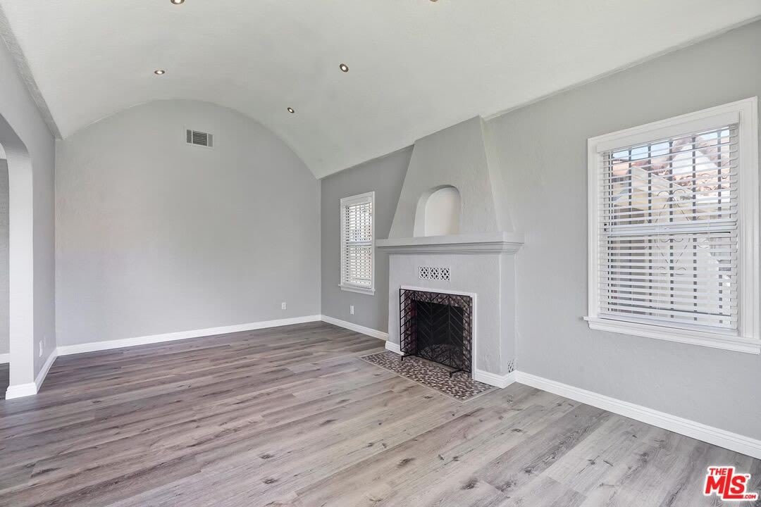1110 W 80th St – photo 5