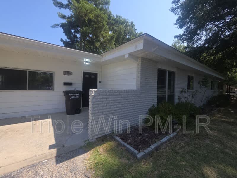 1516 Gregory St – photo 2