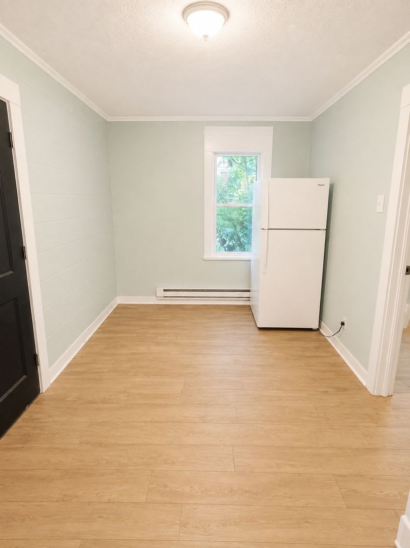 Beautifully Updated 1 Bedroom Home Pet Friendly 950 Month – photo 3