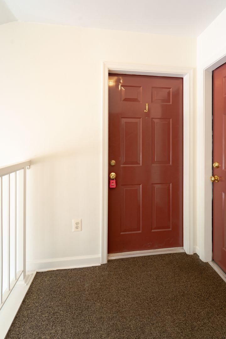 Bright Updated 2 Bd 2 Ba Condo Conveniently Located In Alexandria Va – photo 3