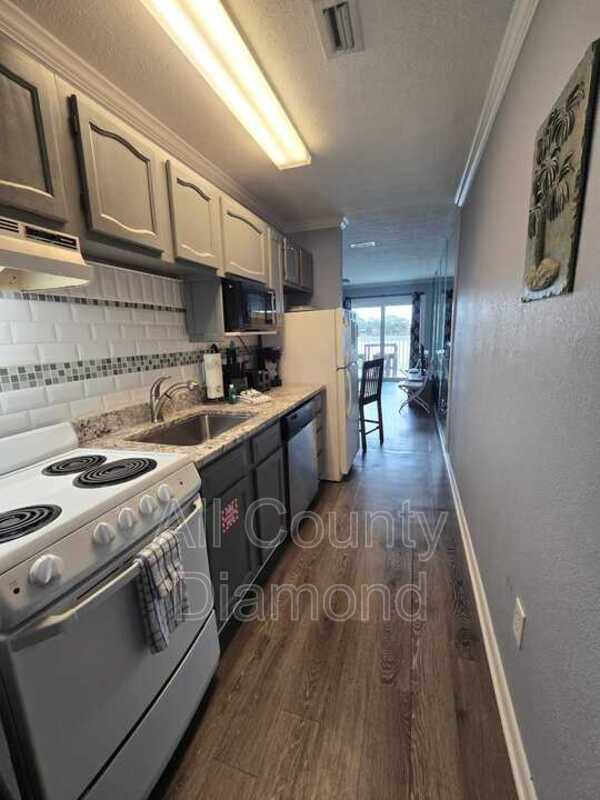 301 Lullwater Drive – photo 4