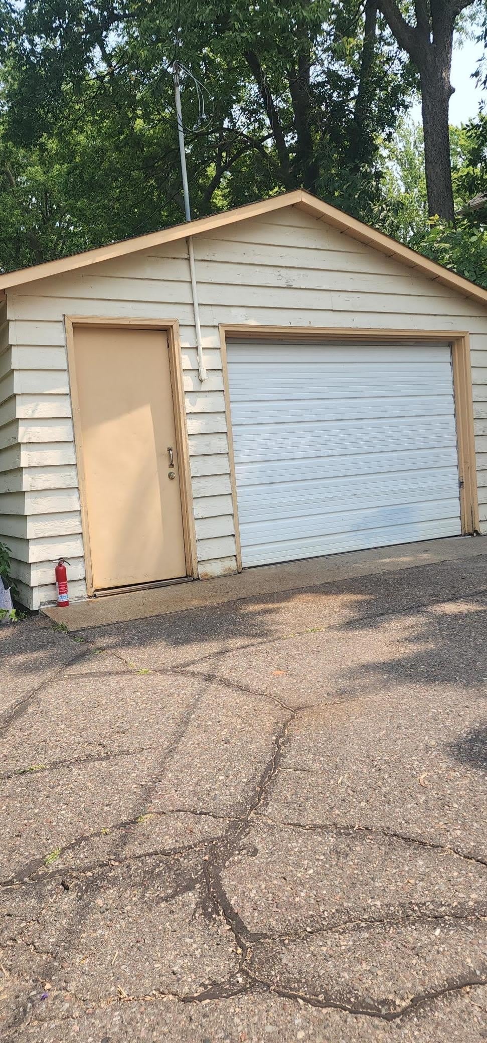 208 Lake Boulevard S – photo 4