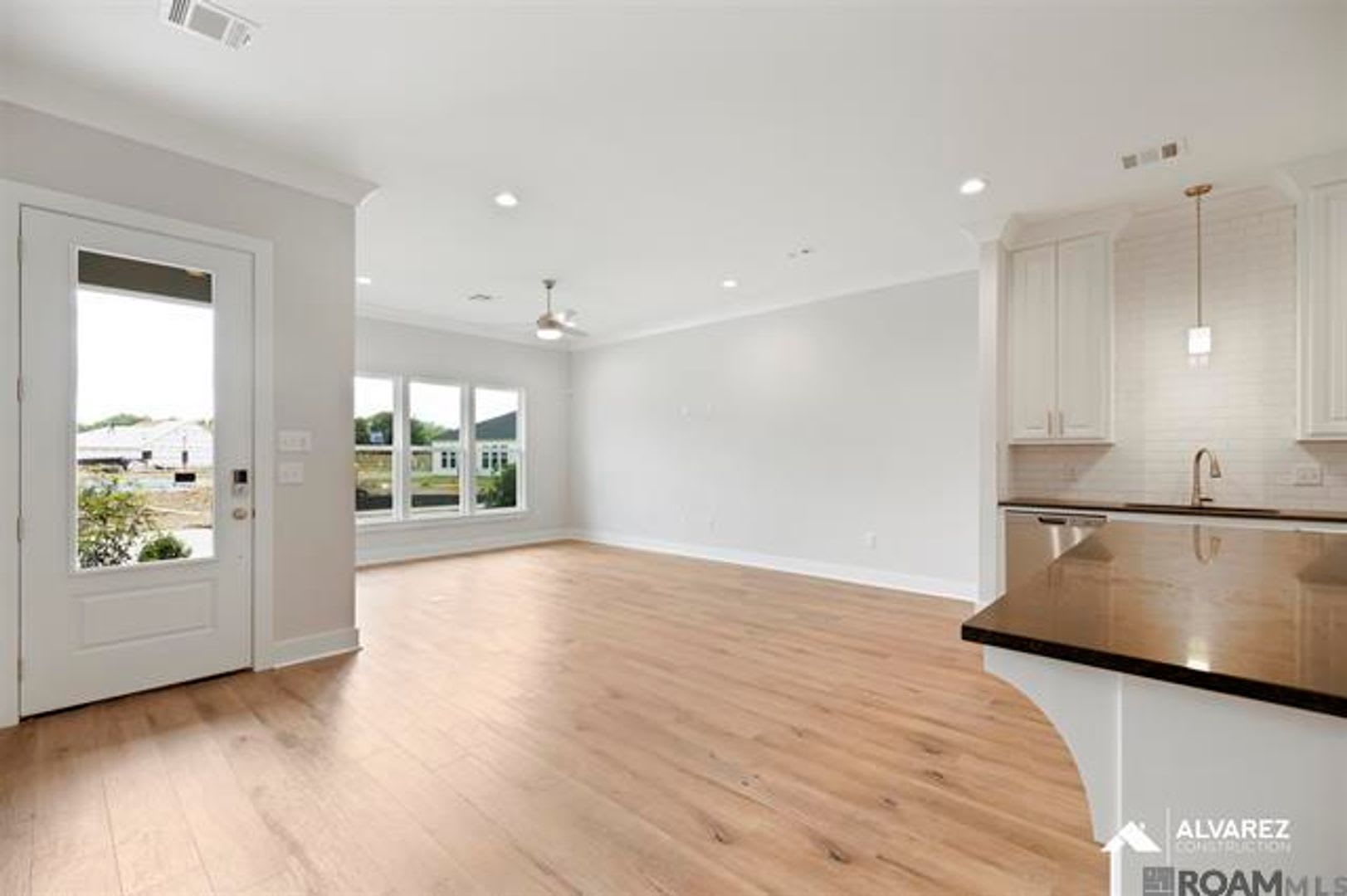 Must see in Silverside Cove! $500 off first month with 30 day move in** – photo 2