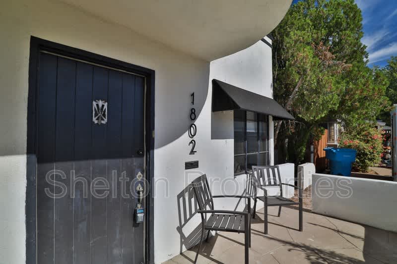 1802 N Laurel Ave – photo 4