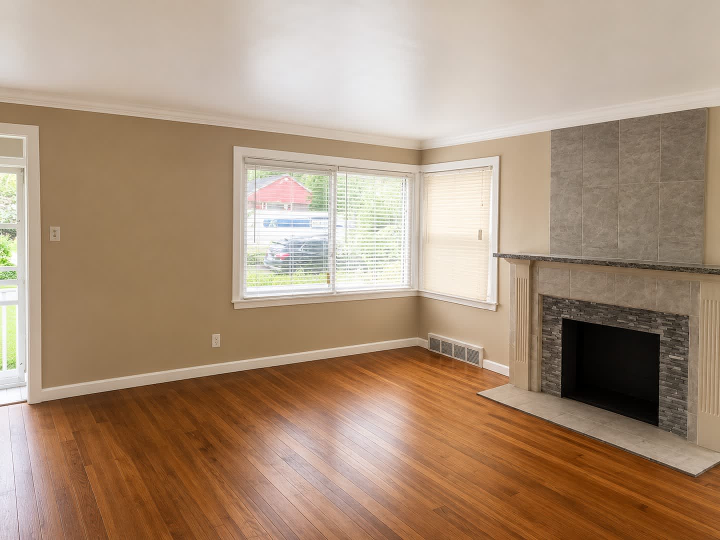 Upgraded Westside Bungalow Section 8 Accepted – photo 1