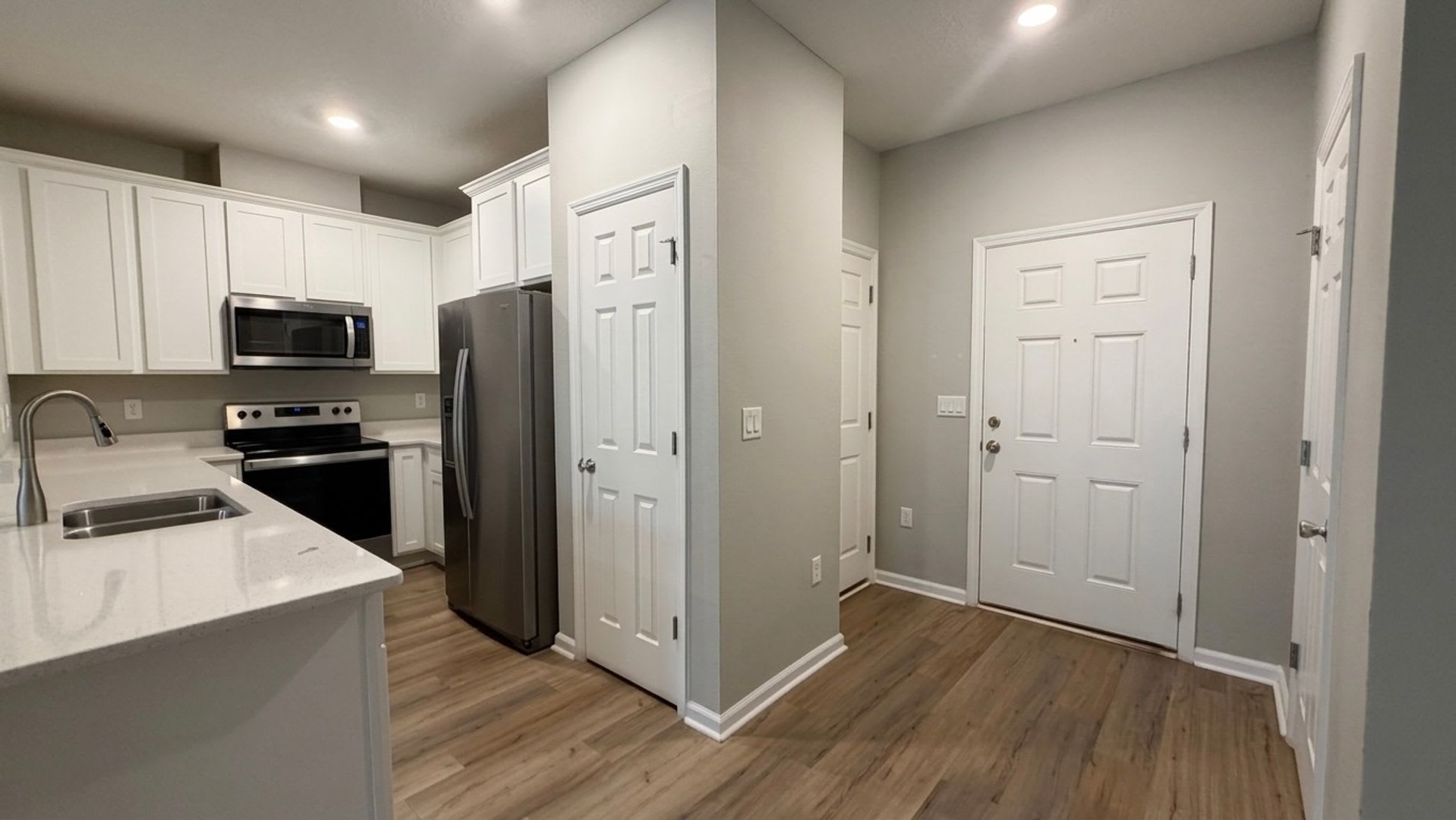 Orchard Park 3/2.5 Townhome Available Now – photo 3