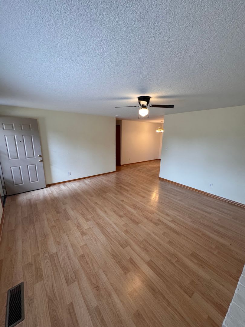 Quiet Cul-de-Sac Living: 3 Bed, 2 Bath Single-Story Home – photo 5