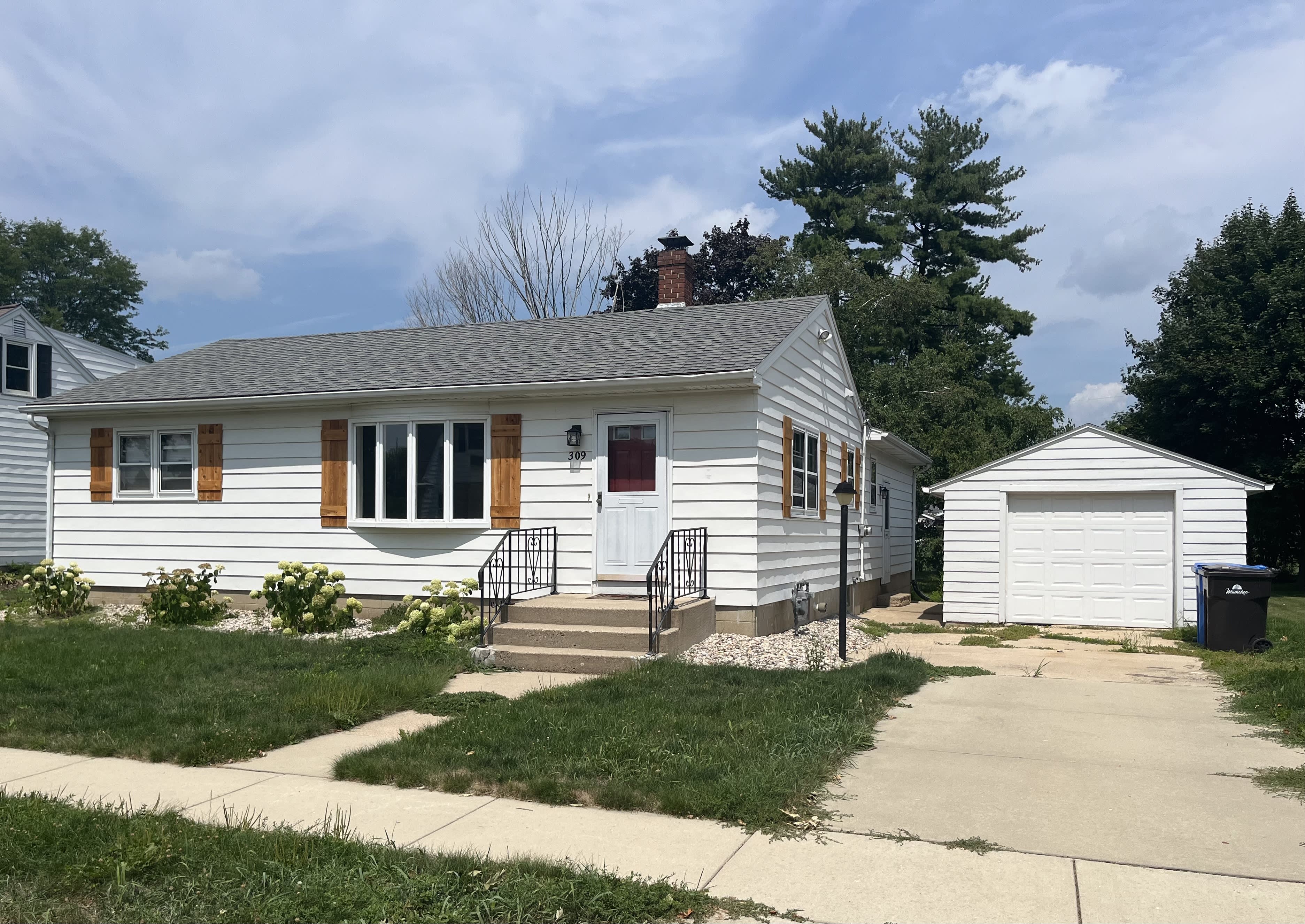 309 4th St – photo 1