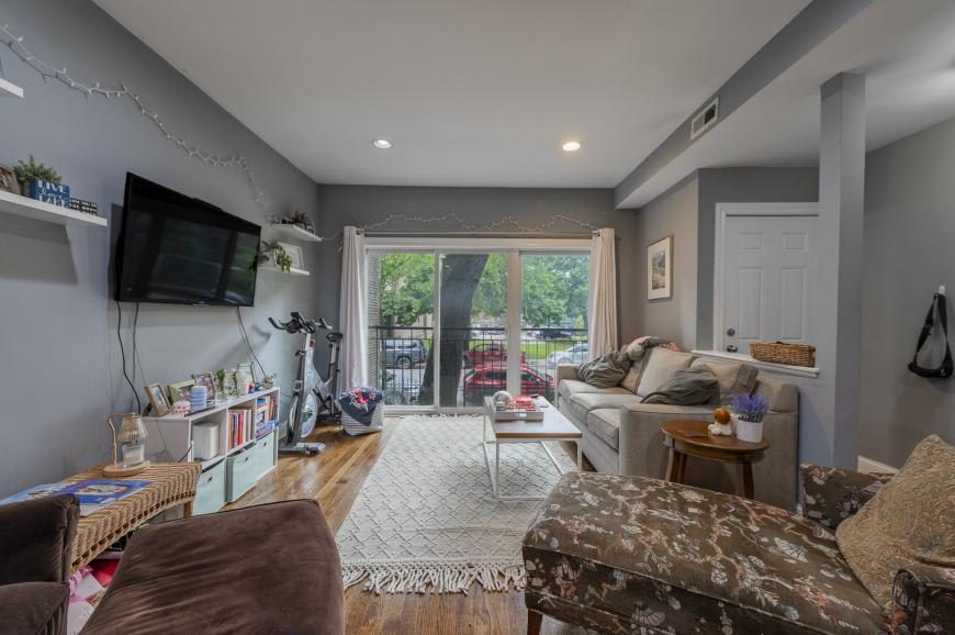 2127 North Clark St – photo 3