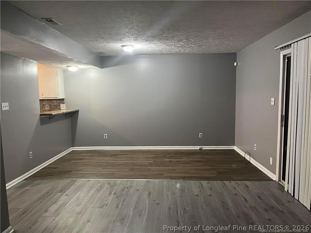 405 Kirkcaldy Court – photo 3