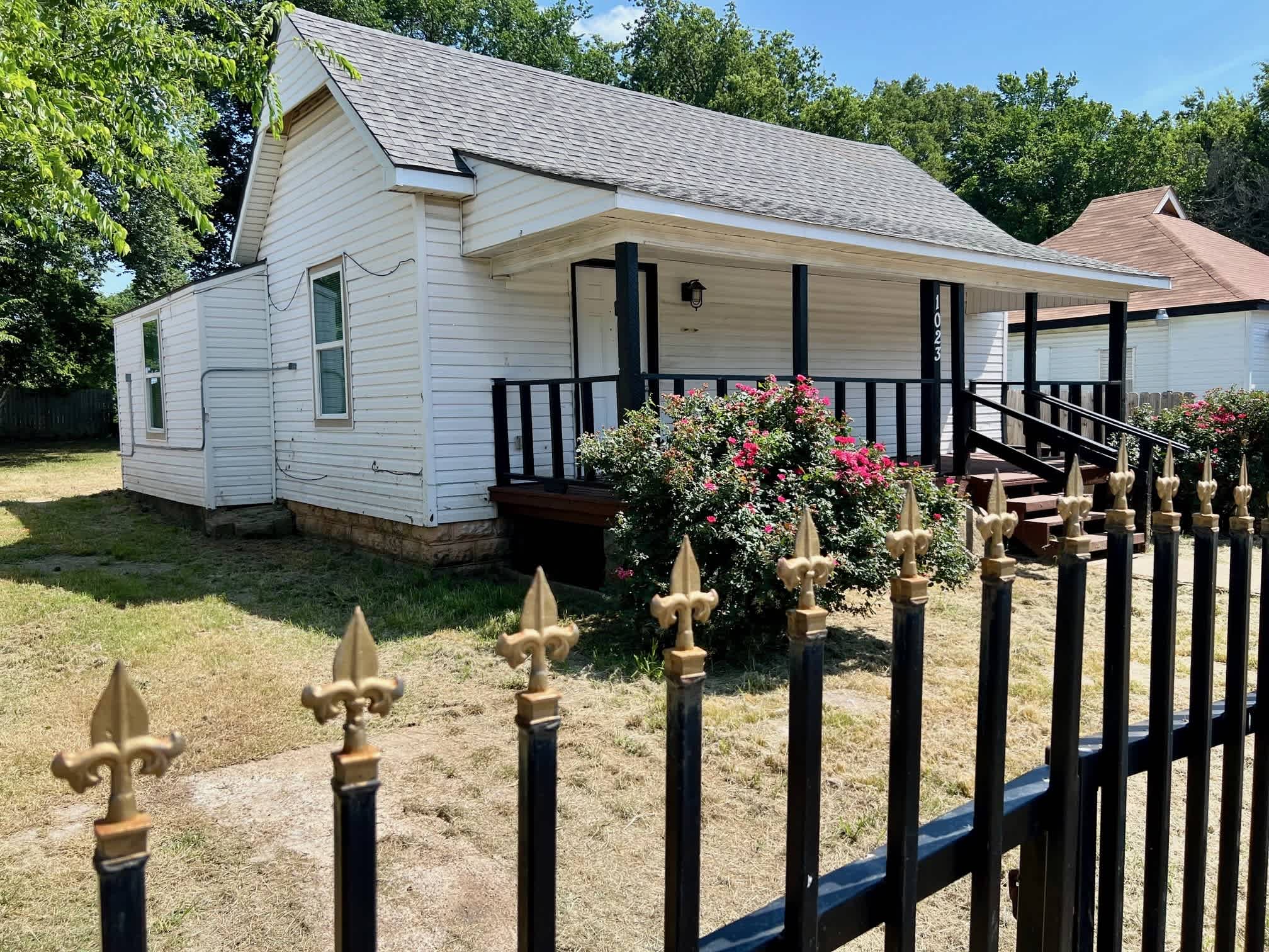 1023 E Haskell St – photo 2