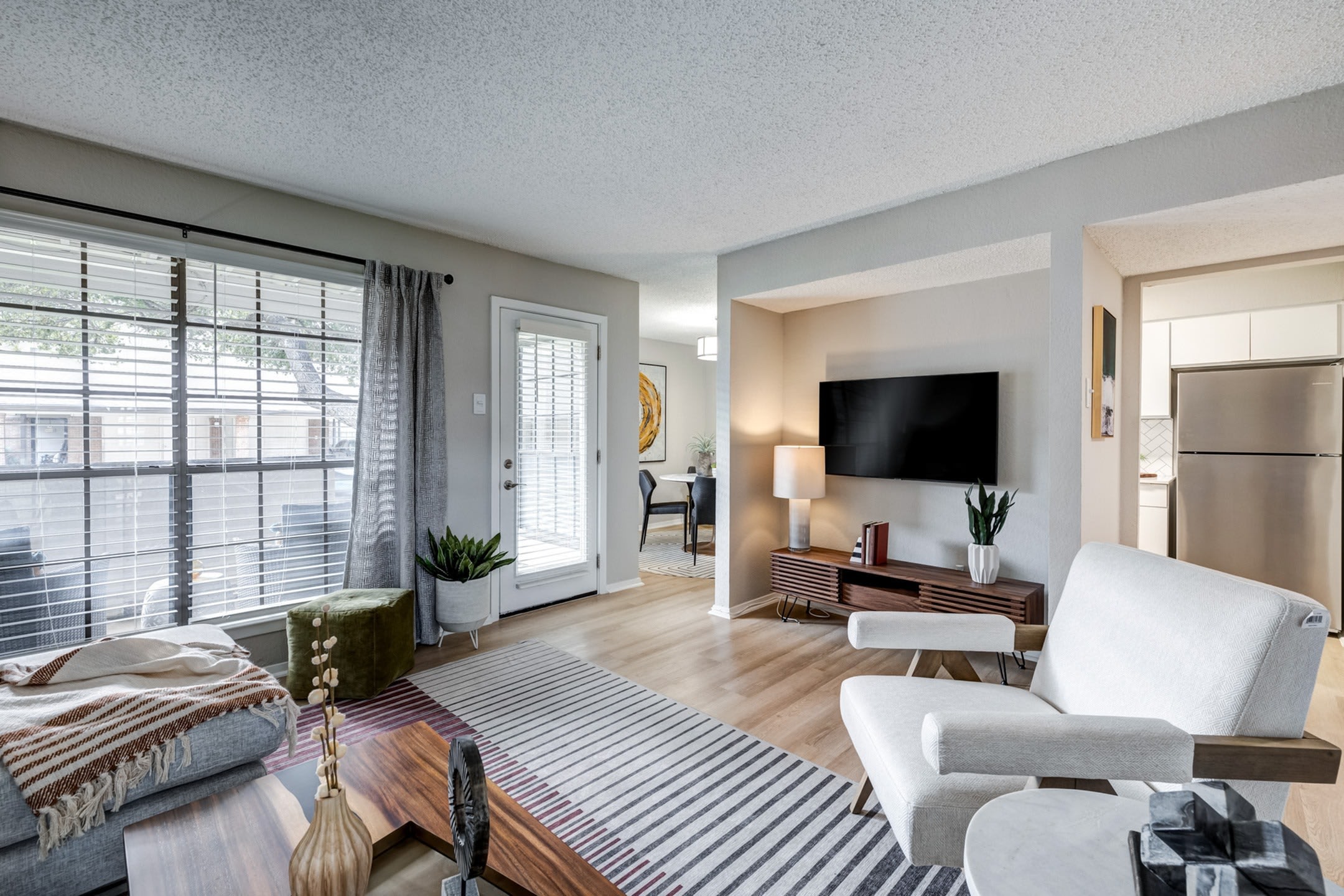 Fox Trails Apartments – photo 2