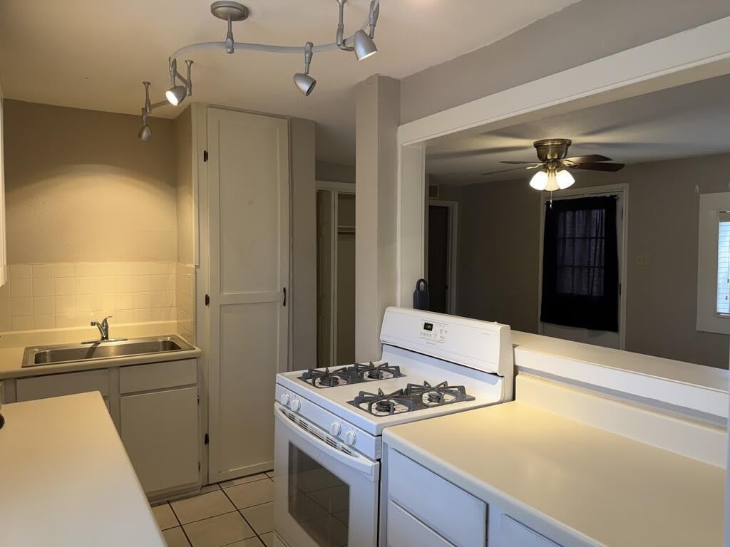 613 Storey Ave – photo 4