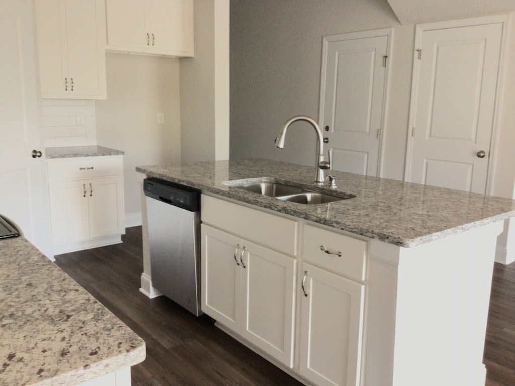 605 Hampton Drive – photo 4