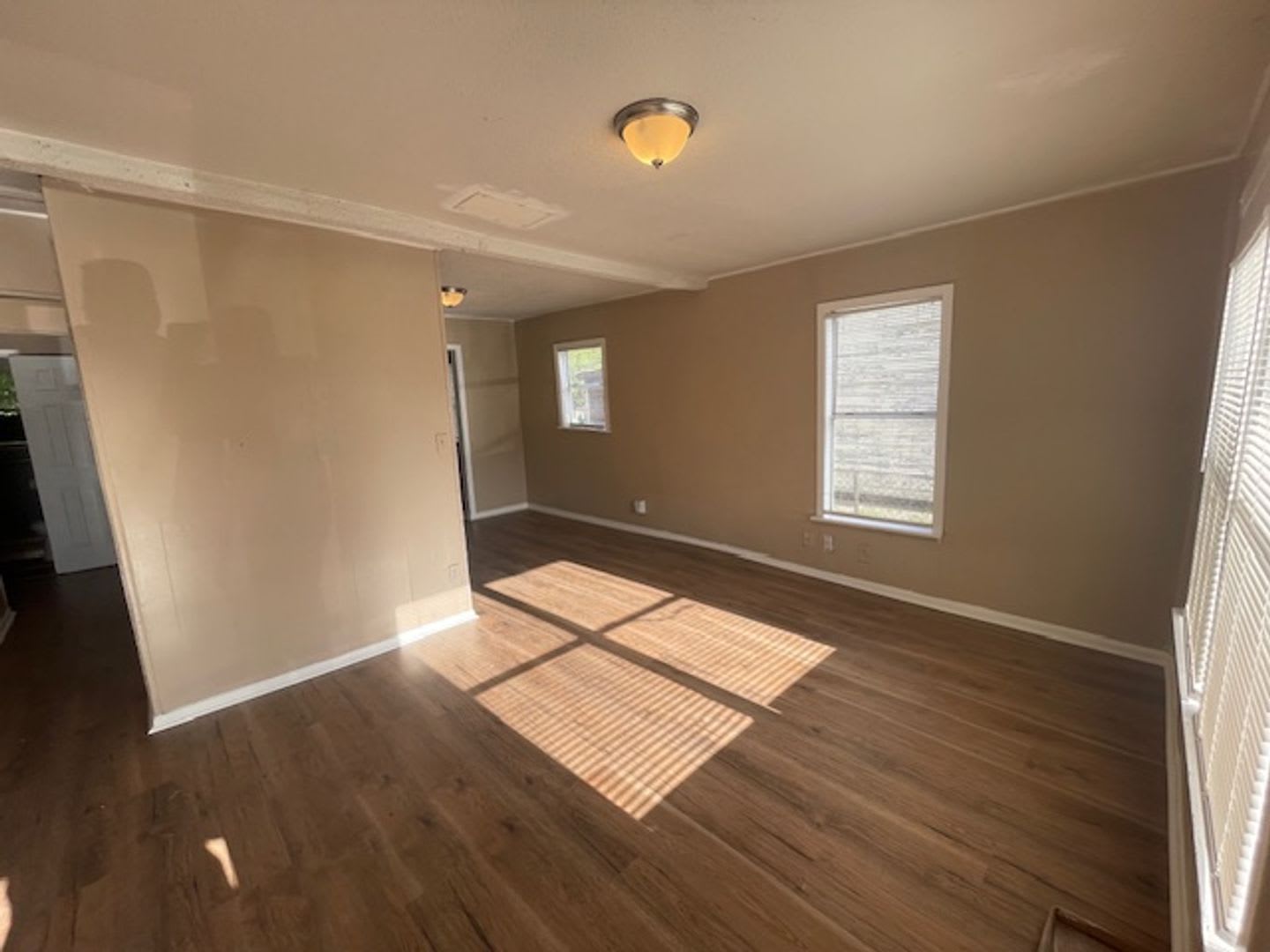 Move In Asap 3 Bedroom 1 2 Off First Months Rent – photo 2