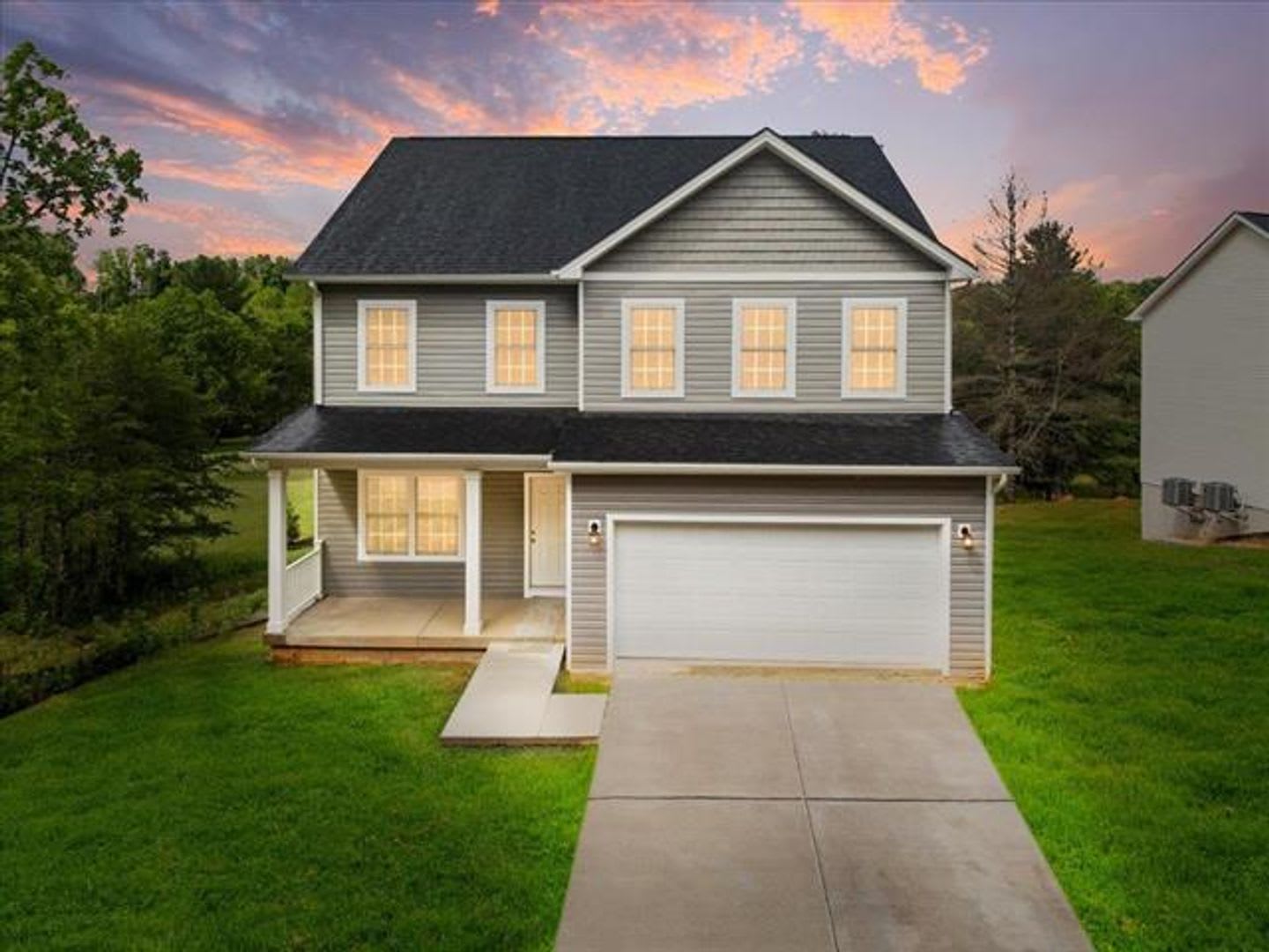 5 BED 2.5 BATH HOME LOCATED IN BLACKSBURG – photo 2