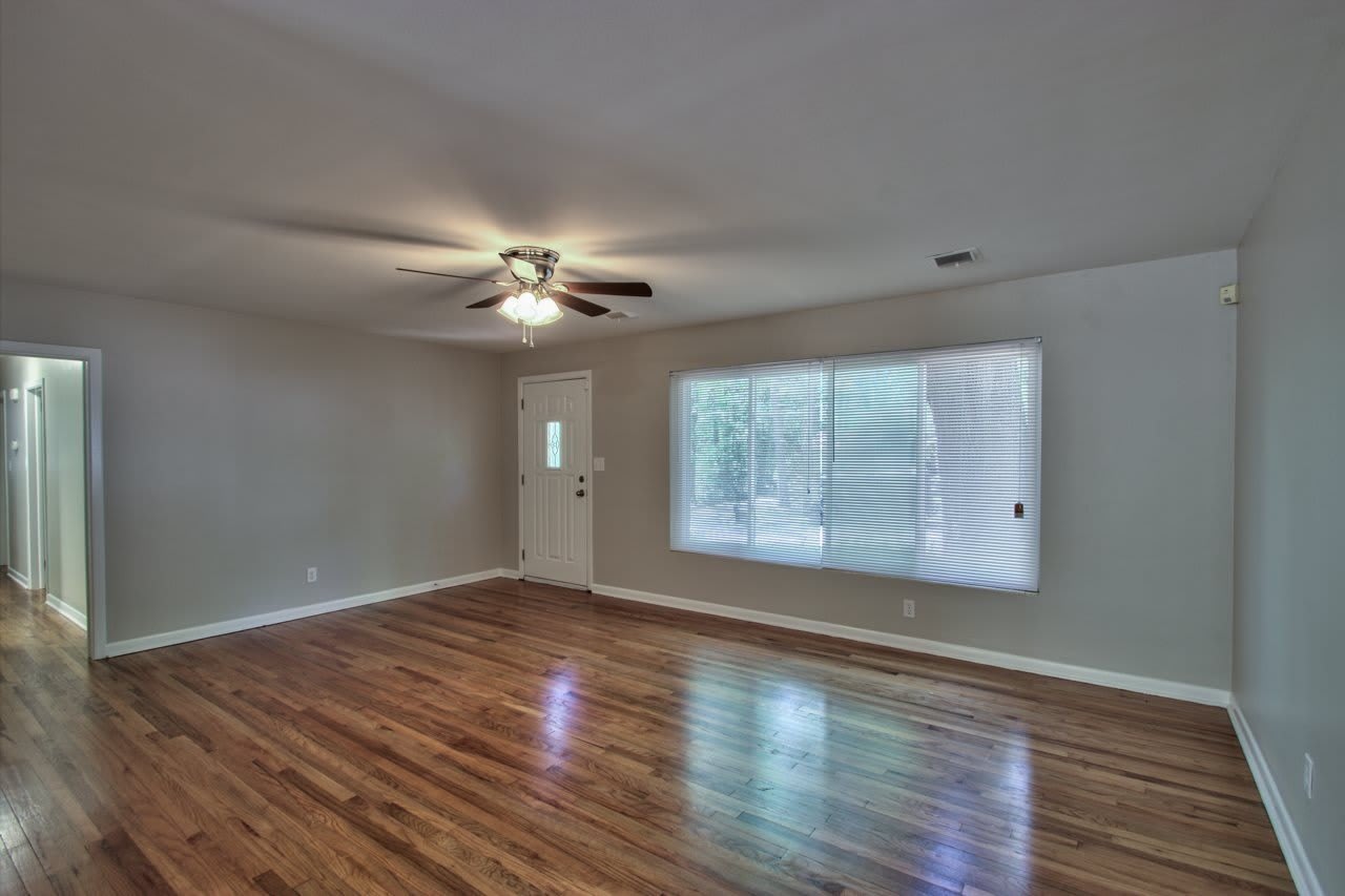 2107 High Road – photo 4