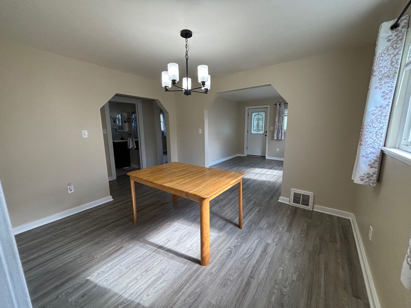 Rent Special 3 Bedroom Home In South Park – photo 5