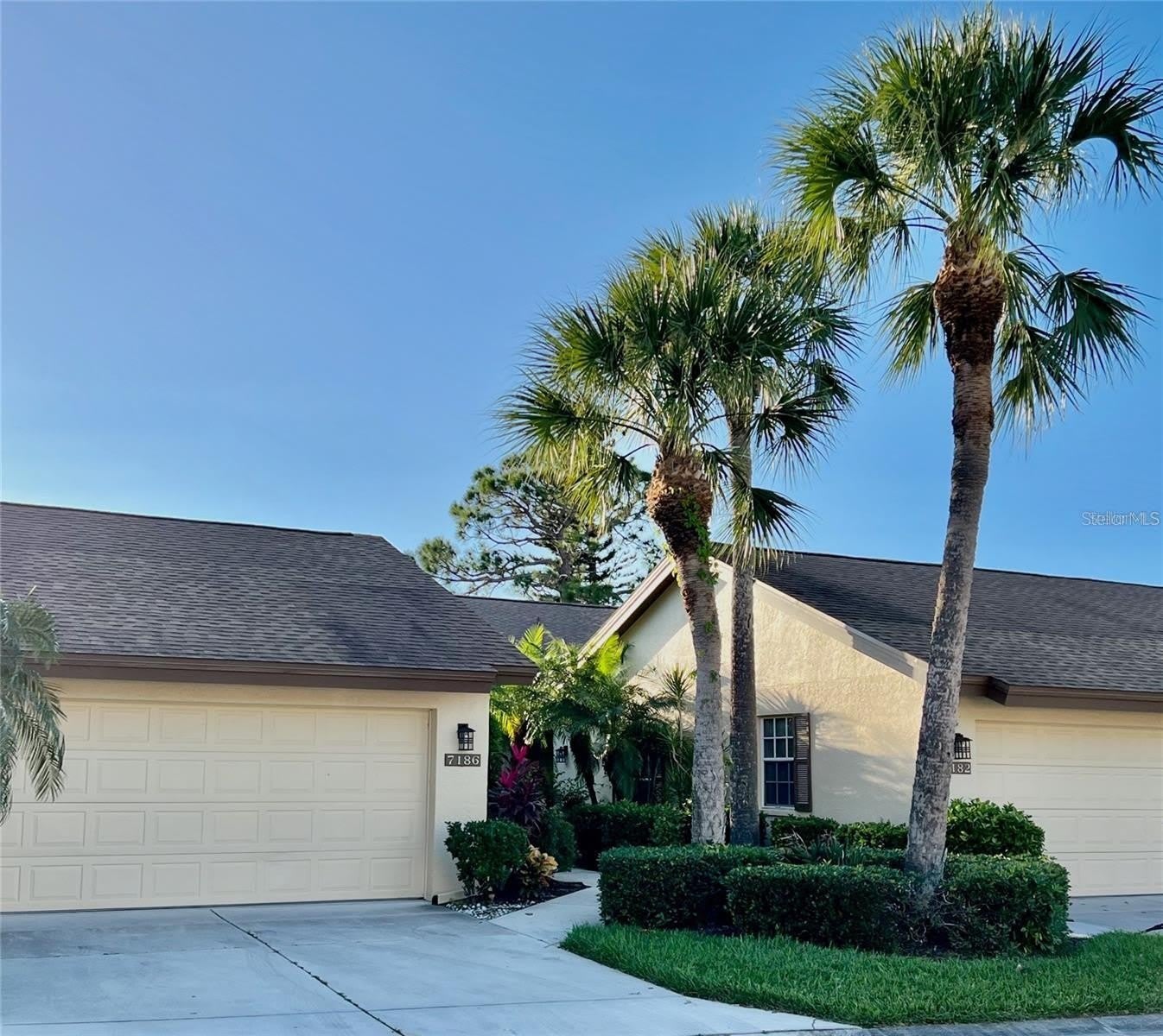 7186 LAKESIDE Drive – photo 1