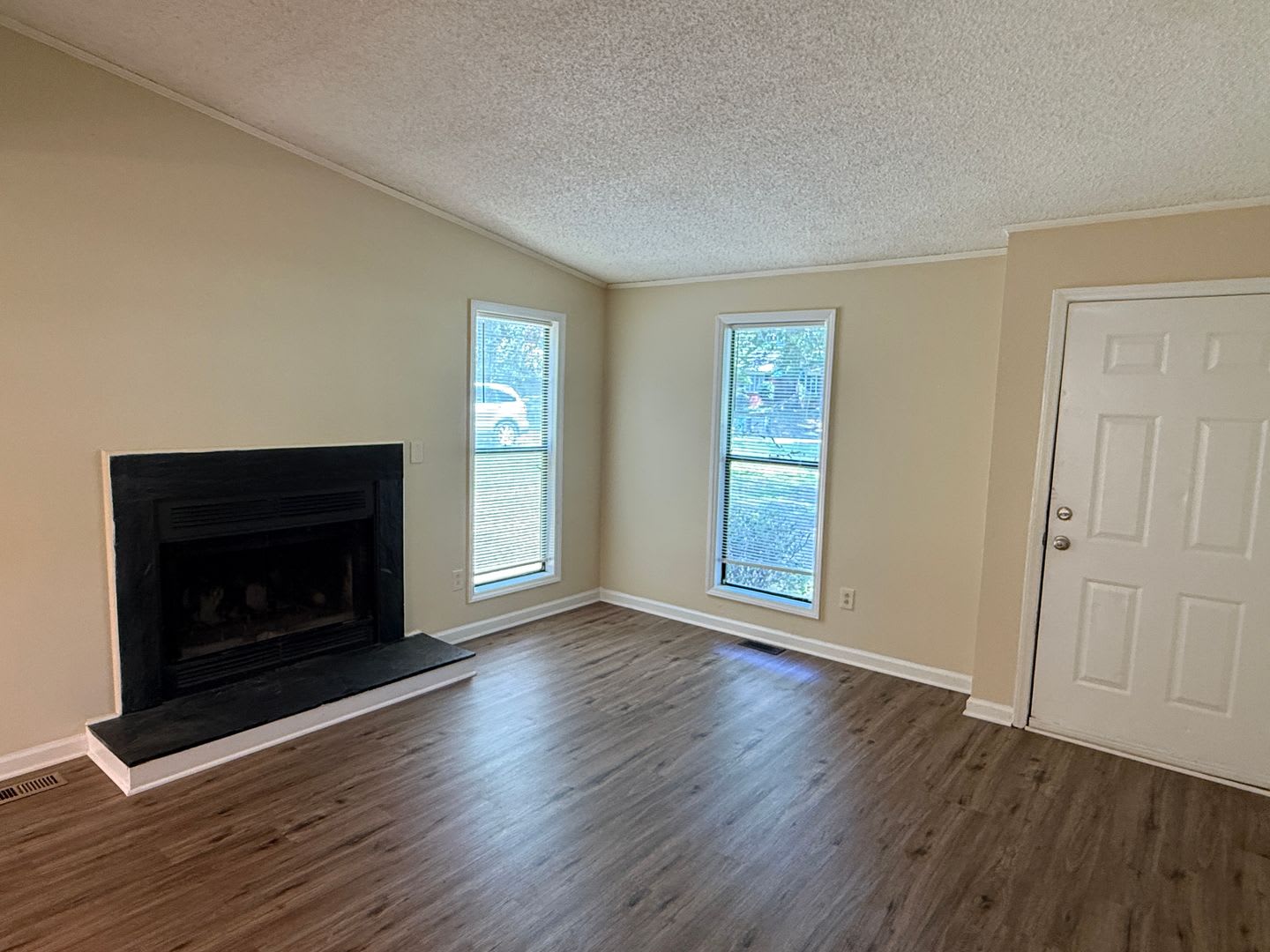 2220 Laburnum Avenue – photo 2