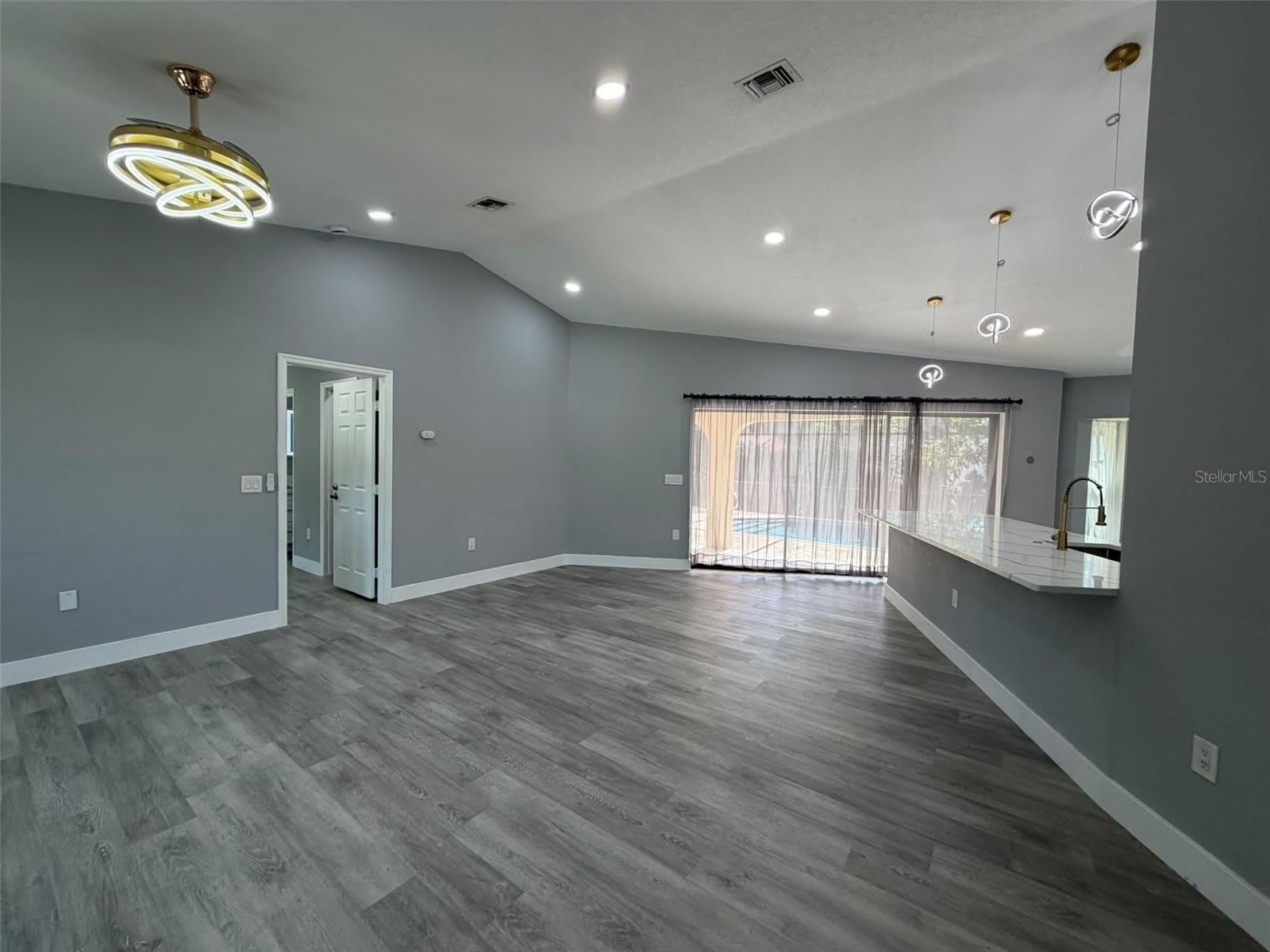 323 AURORA Street – photo 3