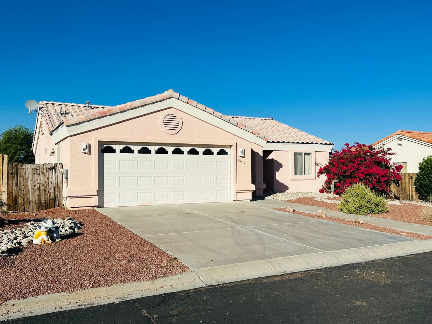 2 bedrooms 2 baths in Mesquite Creek with Community Pool and Spa – photo 2