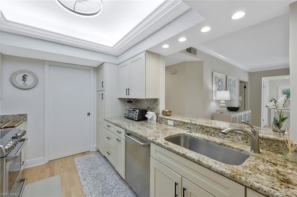 780 Willowbrook Dr – photo 4