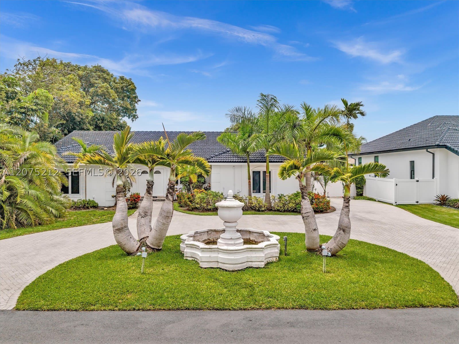 413 Tamarind Dr – photo 3