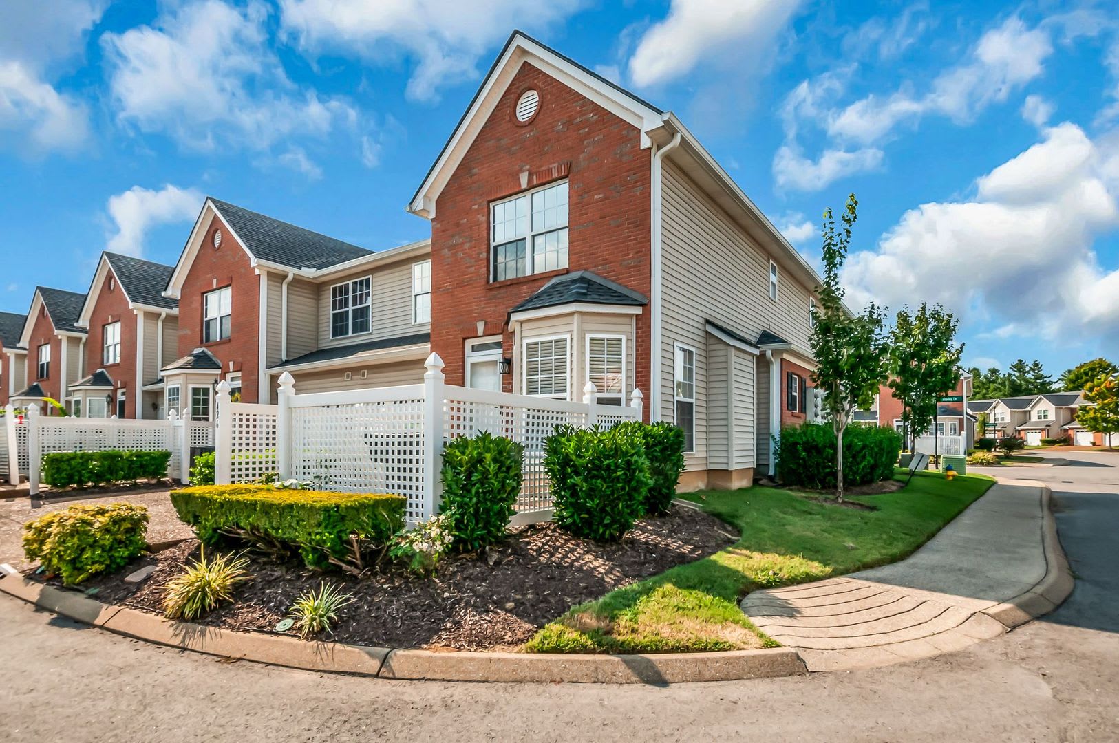 Charming Townhome Living In Fieldstone Farms – photo 3