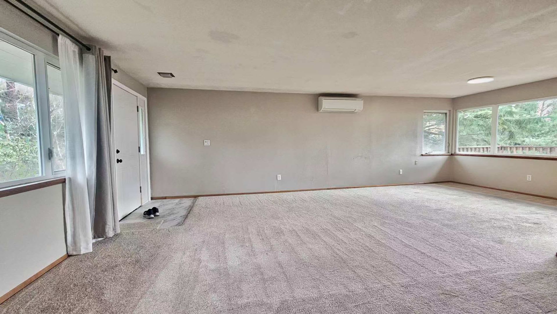 Charming 3 Bed 1.5 Bath Home in Skyway with a great view of Mt Rainier – photo 5
