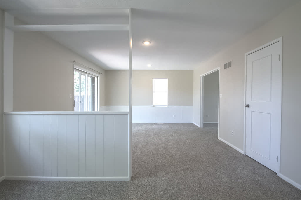 Newly Remodeled 3 Bedroom with Finished Basement – photo 5