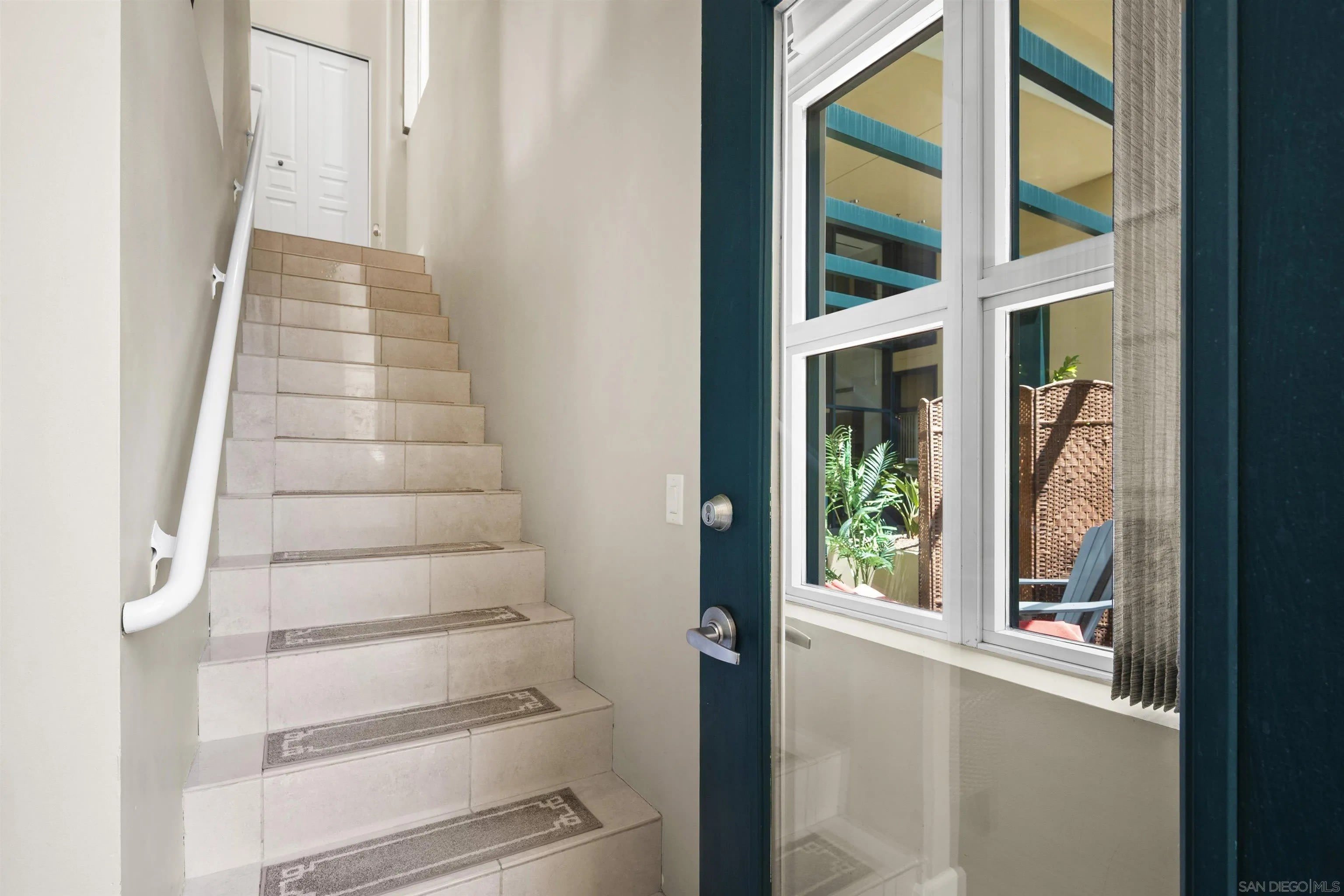 531 Front St – photo 2