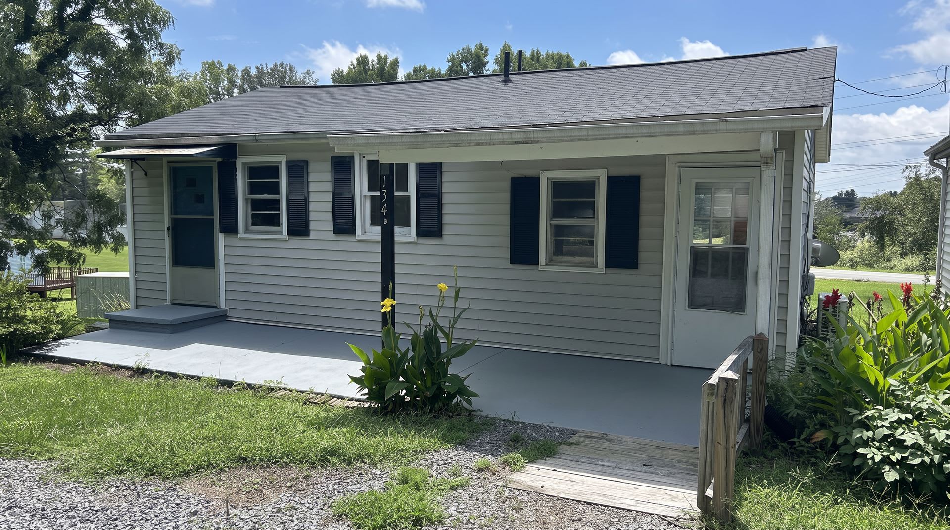 Spacious 1-Bedroom Apartment in Lenoir – $1,000/Month – photo 2