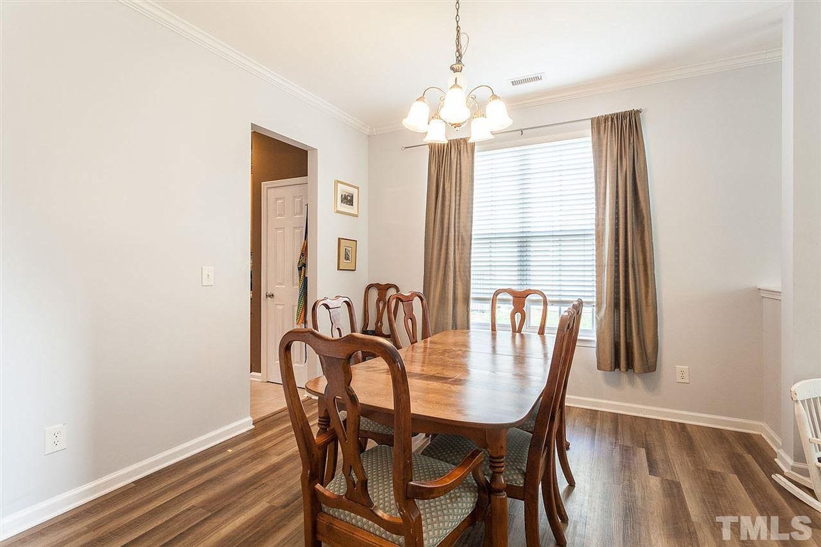 Room in 4 Bedroom Home at Autumn Leaf Ln – photo 5