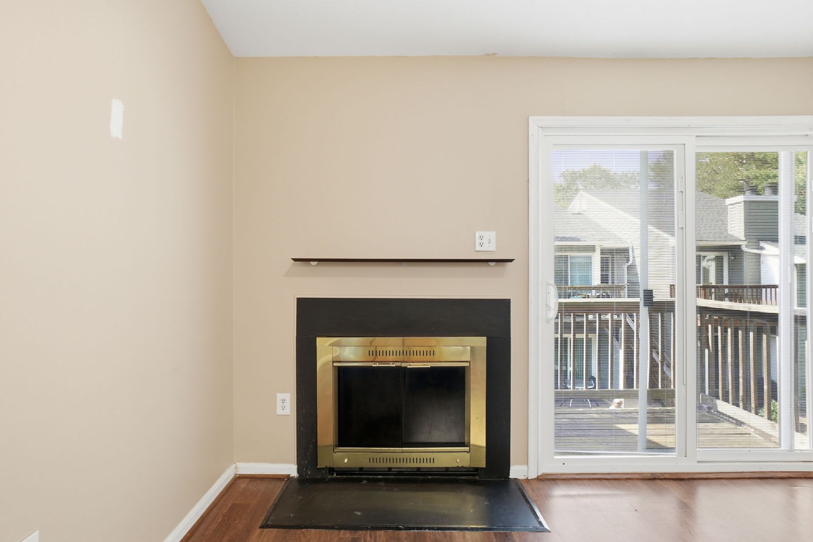NICELY UPDATED 1 BEDROOM 1 BATHROOM CONDO IN EXCELLENT LOCATION!! – photo 5