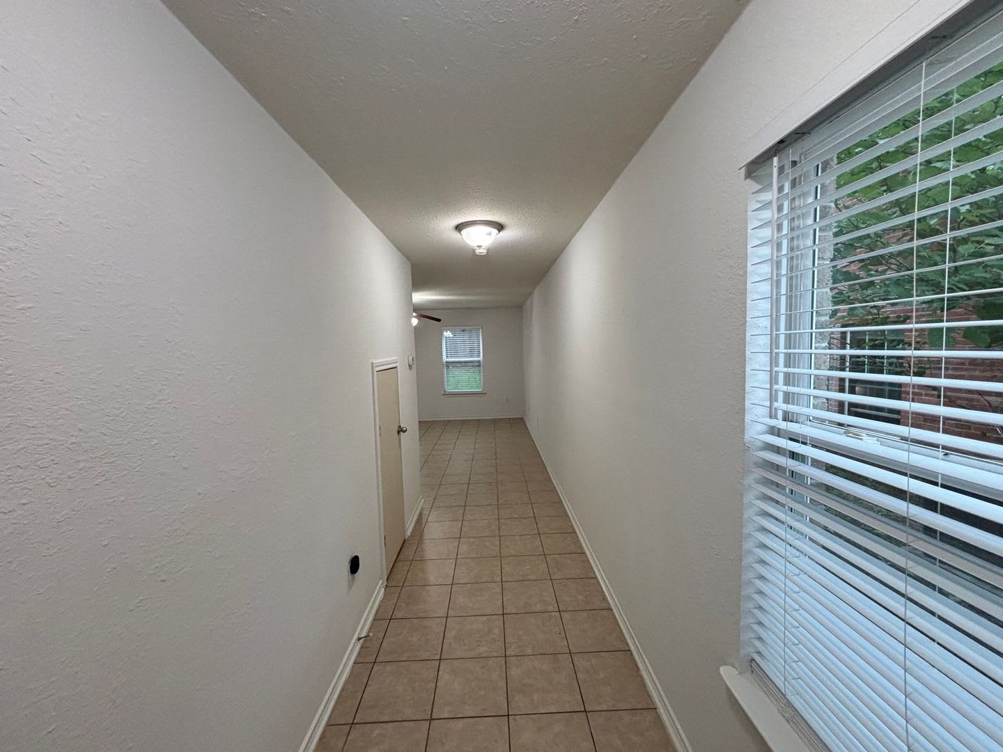 Spacious 2-Story Duplex With Private Fenced Yard – photo 4
