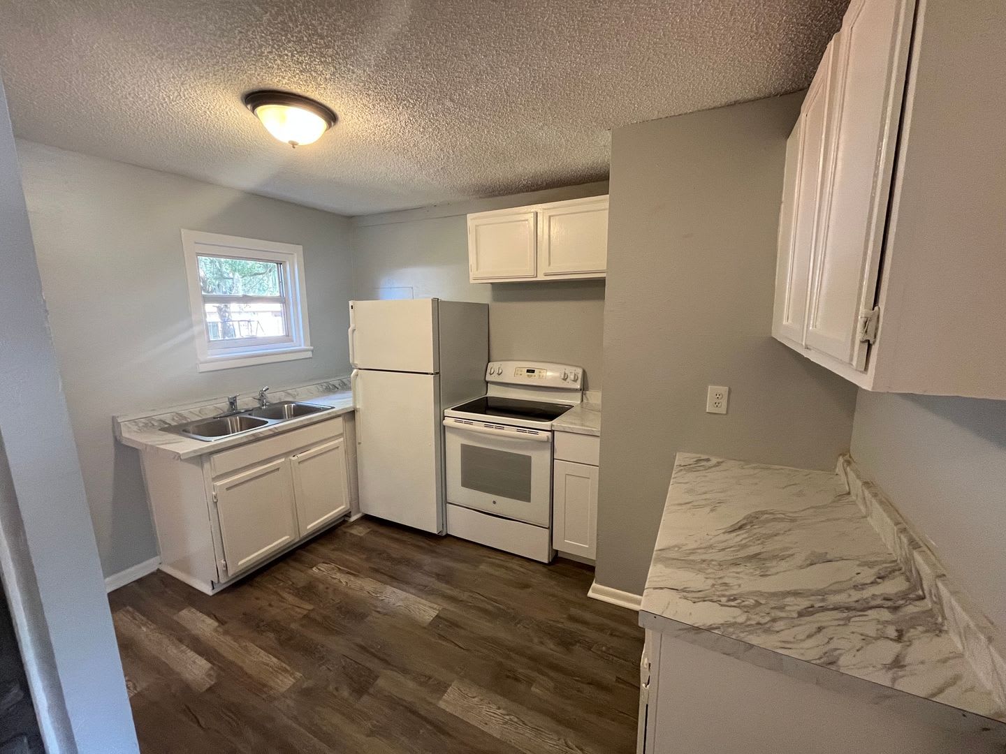 Beautiful 3BR/1BA Lakeland Home with Large Backyard & Covered Porch! – photo 3