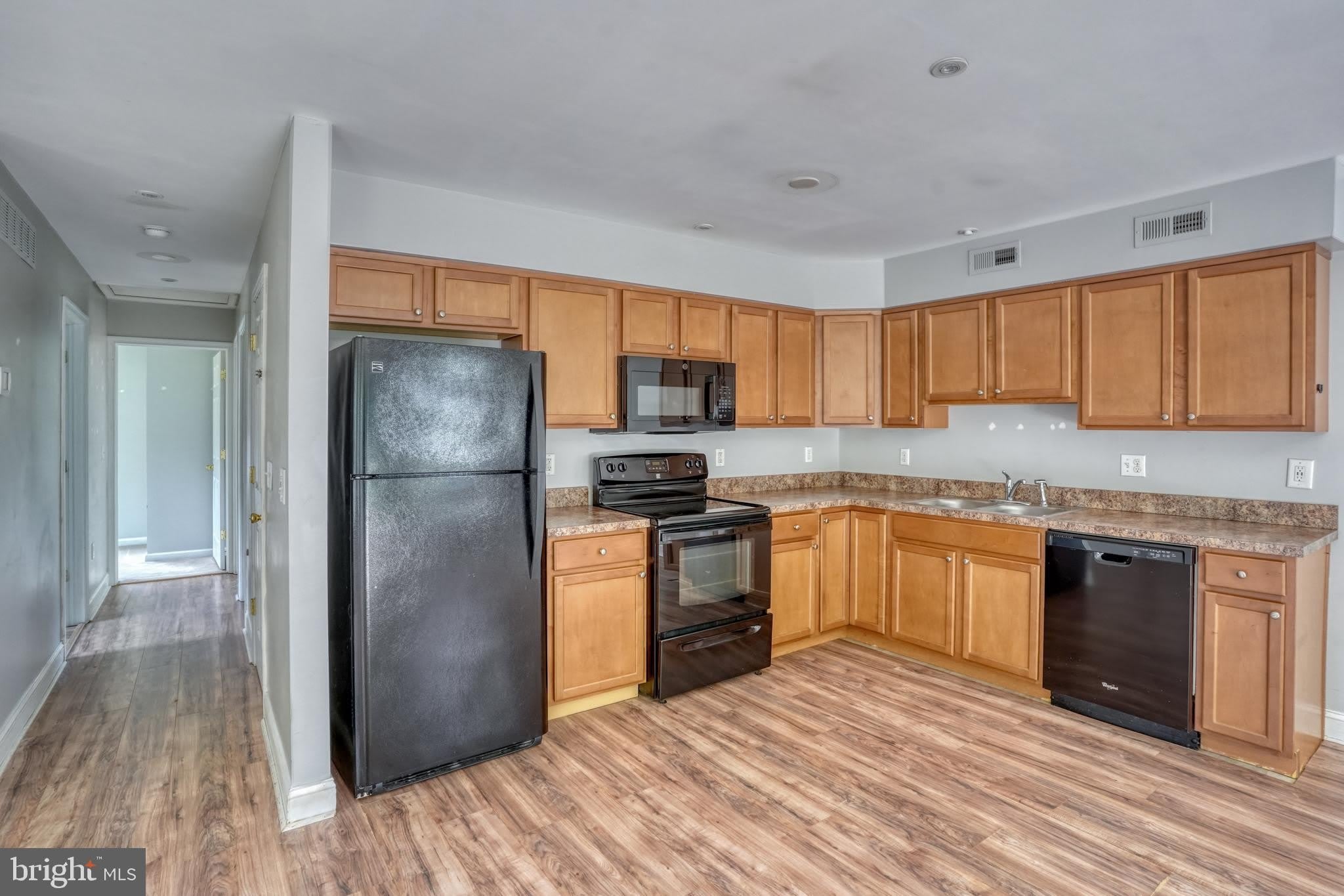 203 HAMILTON Street – photo 4