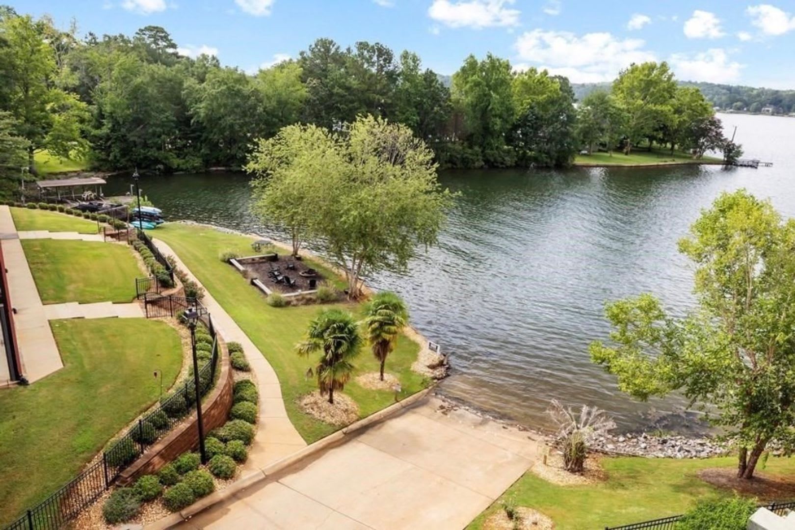 ***Beautiful 2 Bedroom / 2 Bathroom Condo on Lake Harding*** – photo 2