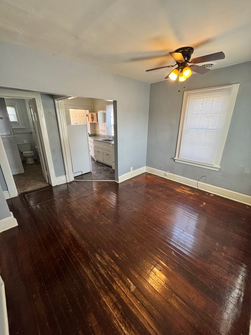 2 bedroom house in Fulton Hill; Big yard, laundry, central hvac all electric and a deck! – photo 5