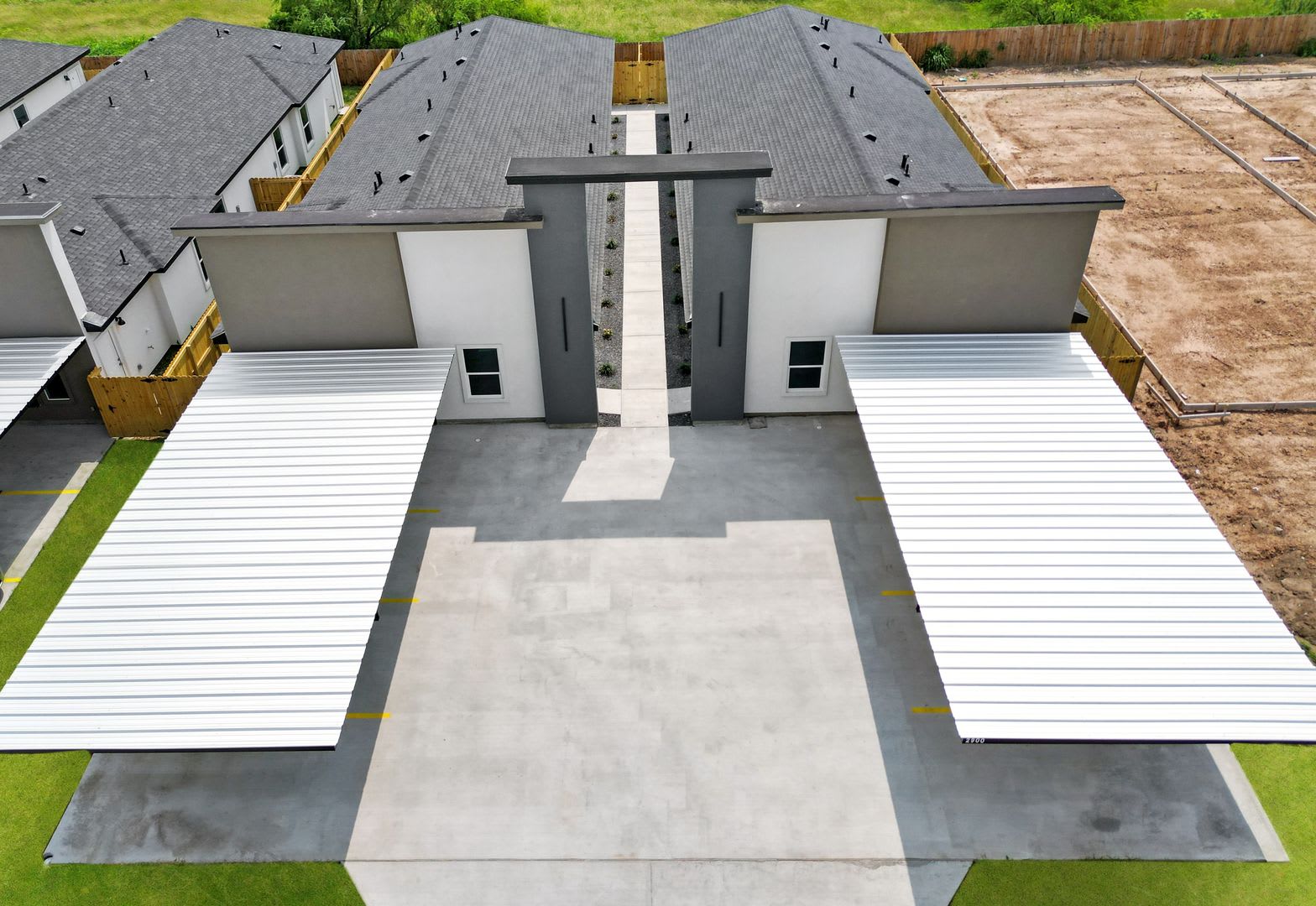 Brand New! Don't Miss Out Call today! – photo 2