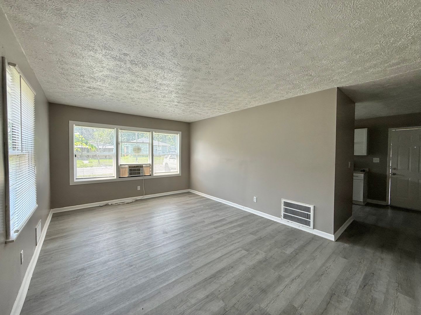 Cozy 3 Bedroom 1 Bath – photo 4