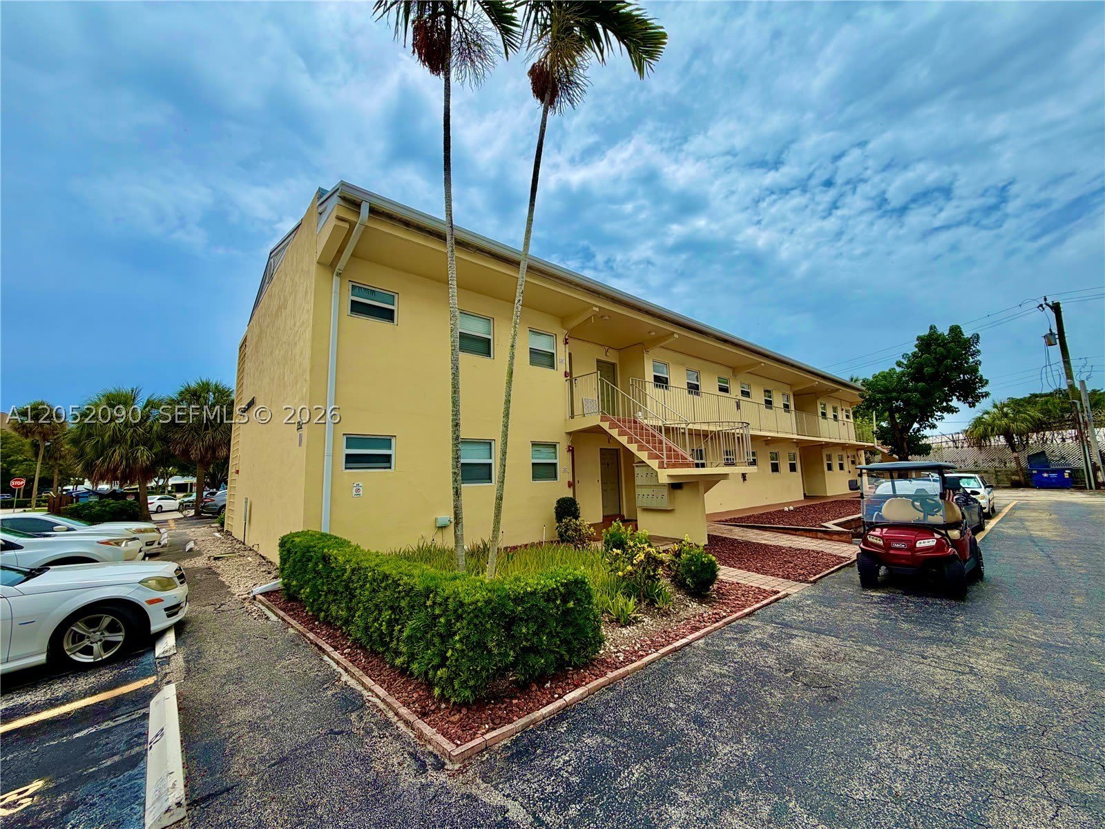 2352 NE 9th St – photo 1